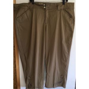 Ladies Plus Size 26W Just My Size Stretch Classic Capris with Embroidery on Leg